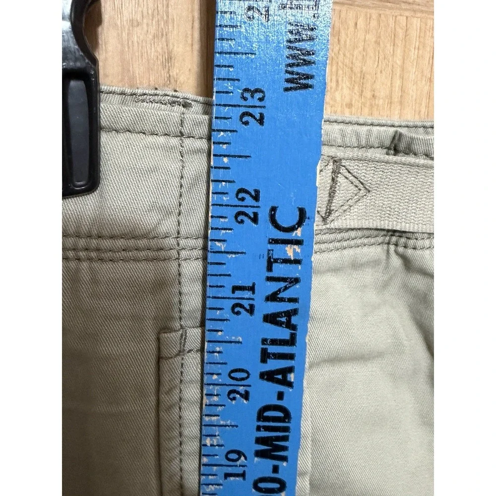 Tommy Bahama Cargo Shorts Mens 42 Khaki Utility Pockets 100% Cotton Relaxed Fit